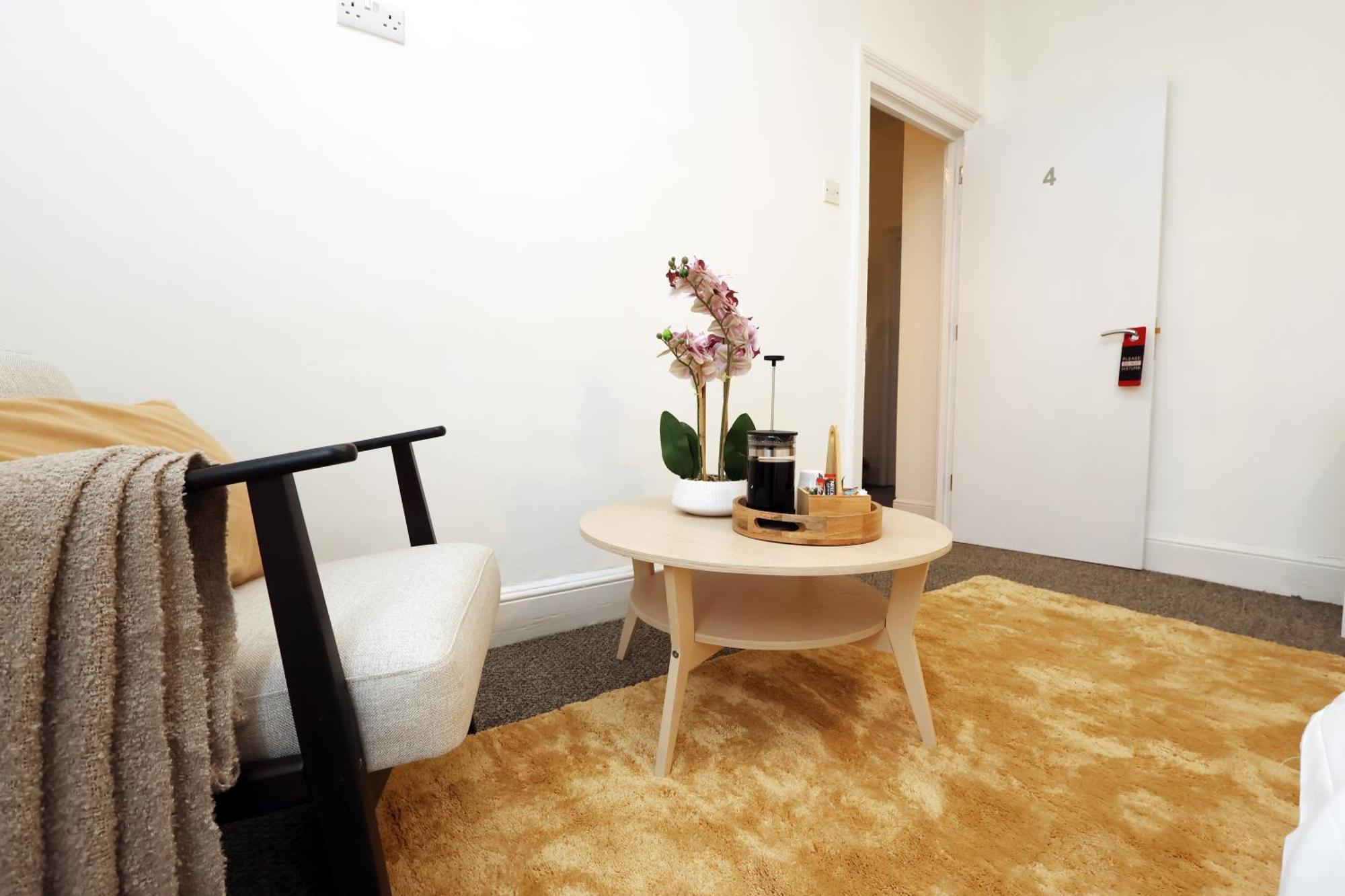 Cardiff City Guesthouse, Central Rooms, Fast Wi-Fi, On-Street Parking Exterior photo
