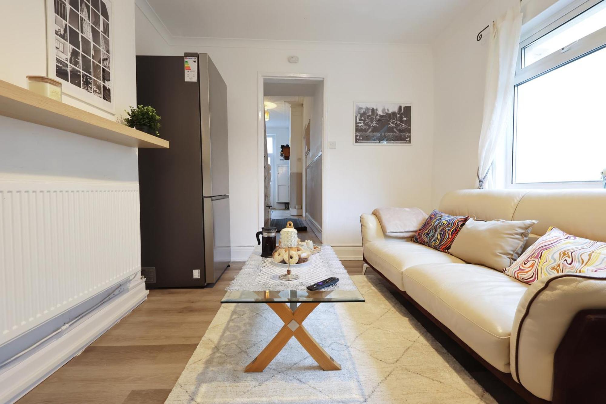 Cardiff City Guesthouse, Central Rooms, Fast Wi-Fi, On-Street Parking Exterior photo