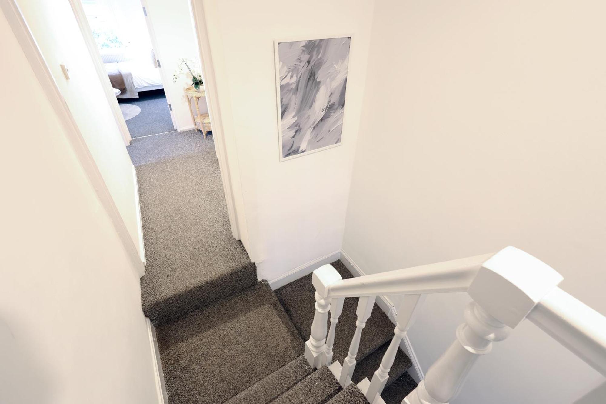 Cardiff City Guesthouse, Central Rooms, Fast Wi-Fi, On-Street Parking Exterior photo