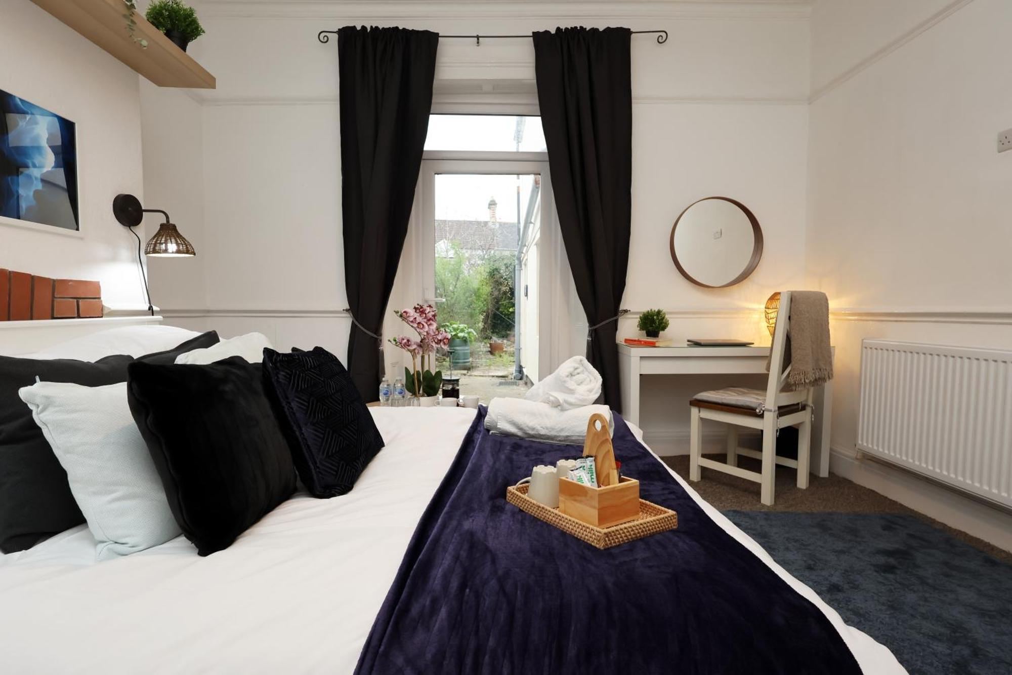 Cardiff City Guesthouse, Central Rooms, Fast Wi-Fi, On-Street Parking Exterior photo