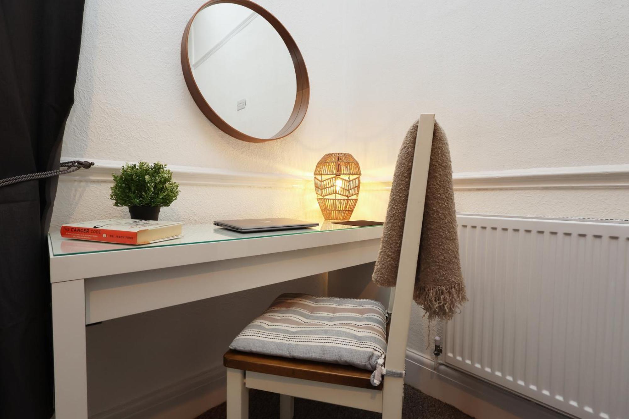 Cardiff City Guesthouse, Central Rooms, Fast Wi-Fi, On-Street Parking Exterior photo