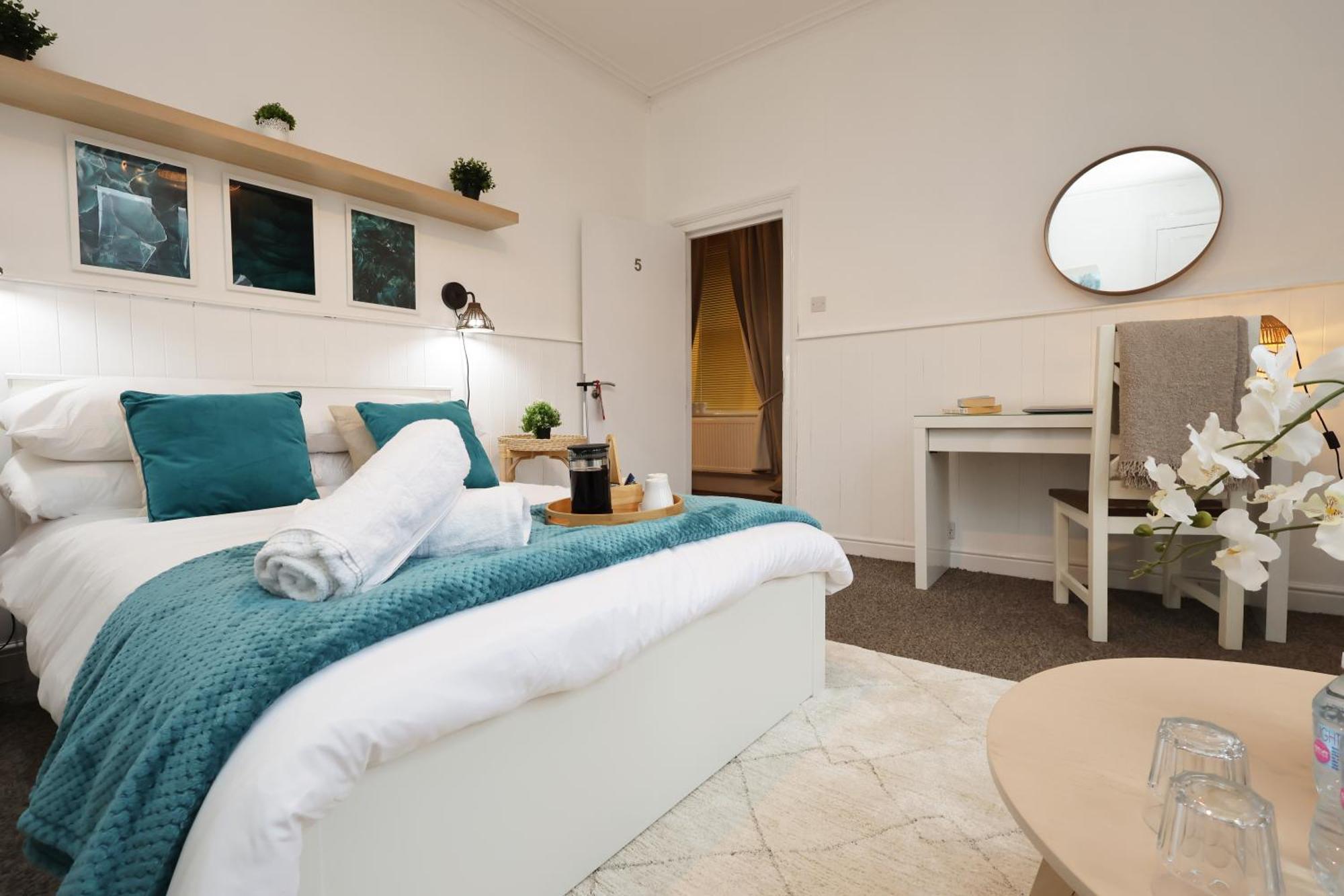 Cardiff City Guesthouse, Central Rooms, Fast Wi-Fi, On-Street Parking Exterior photo
