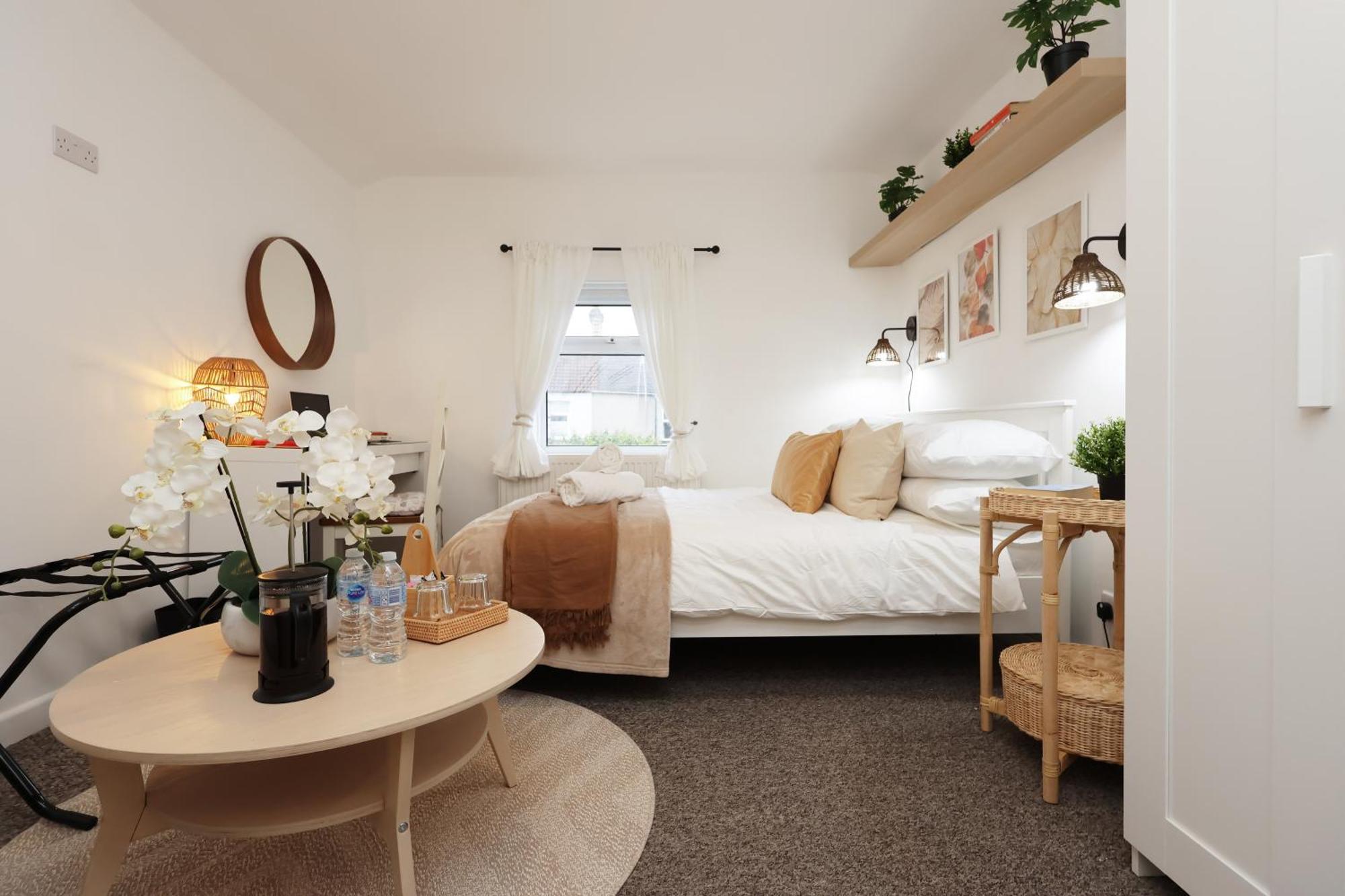Cardiff City Guesthouse, Central Rooms, Fast Wi-Fi, On-Street Parking Exterior photo